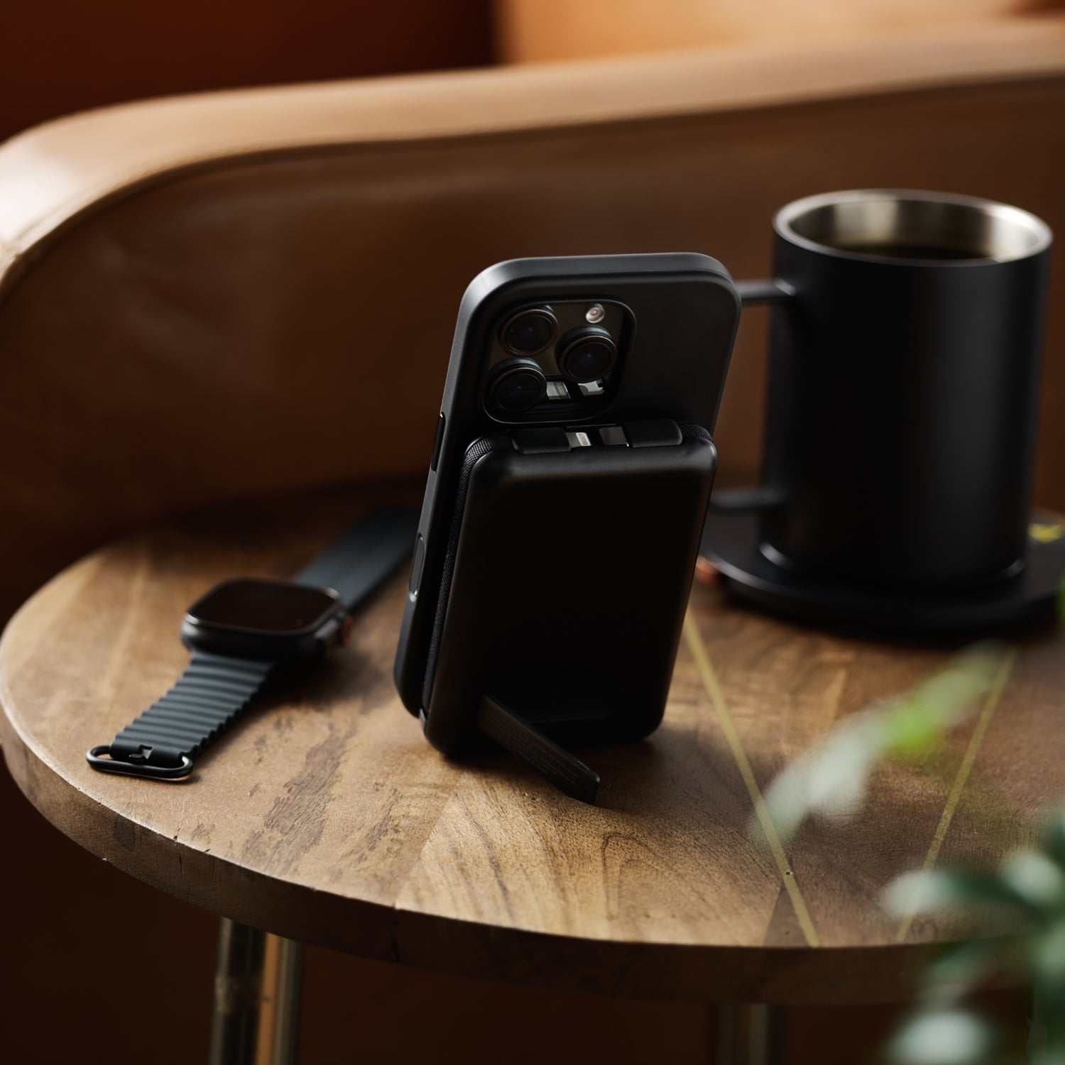 Everyday Charging Kit - iPhone 16 - Carbon - Image 2