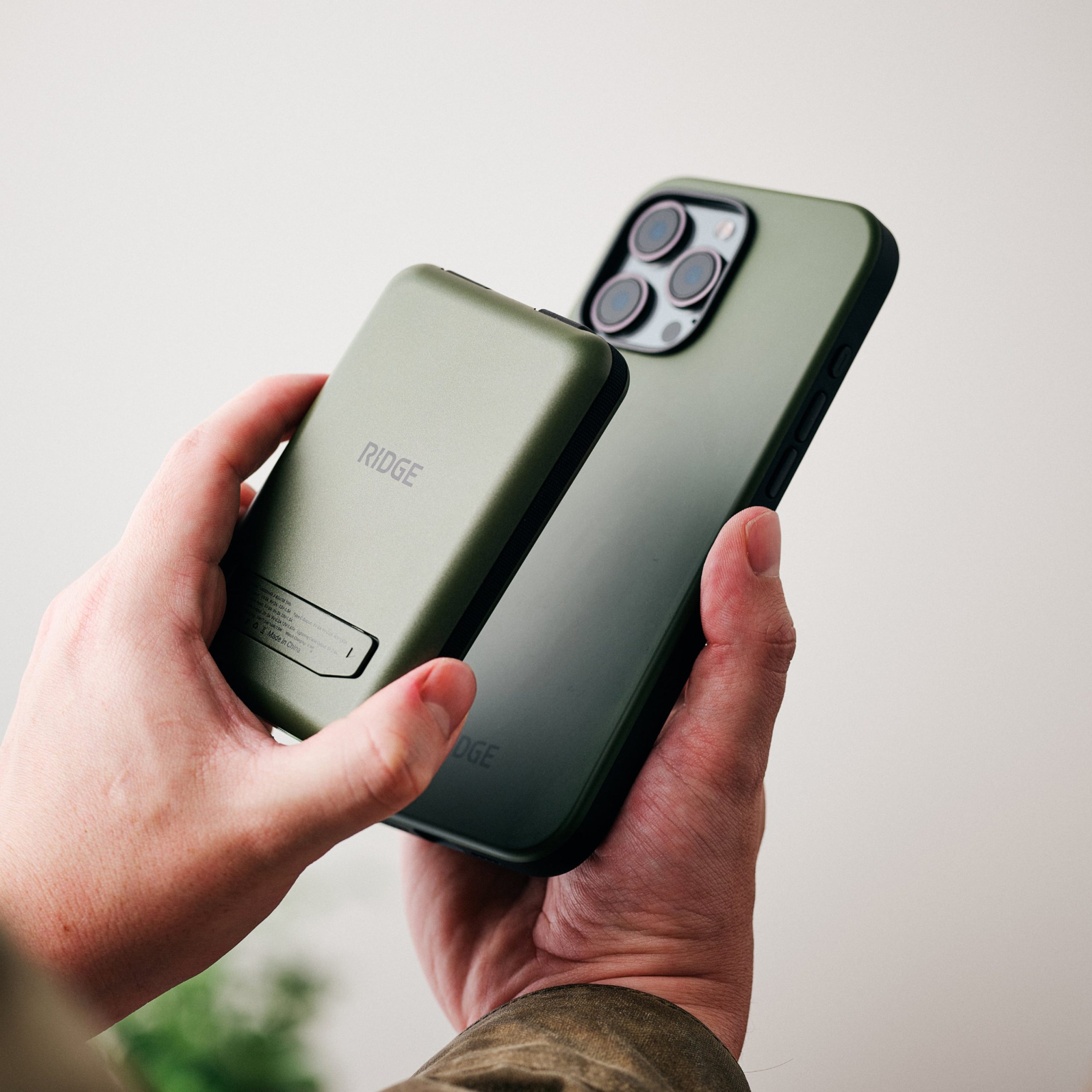 Ridge Power Bank - 10k mAh - Matte Olive - Image 7